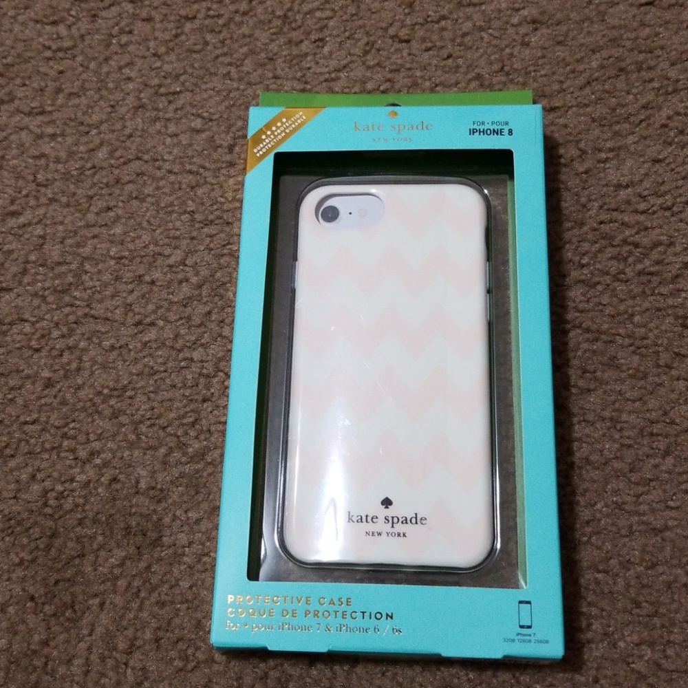 **SOLD**SOLD**KATE SPADE CHEVRON PHONE IPHONE CASE